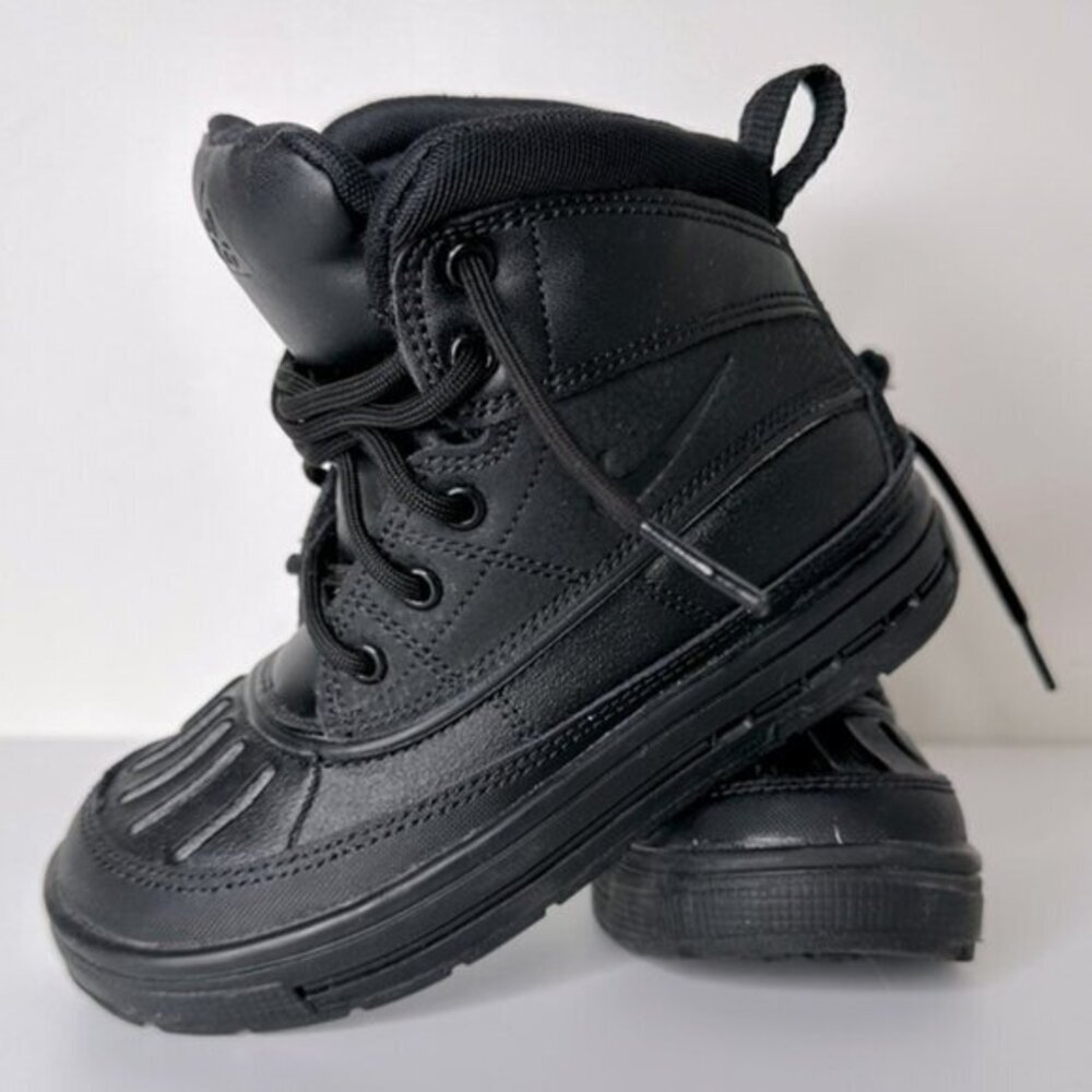 Kids Nike woodside boots